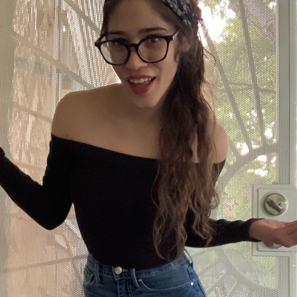 Meet your Posher, Jessica - Picture 1 of 1